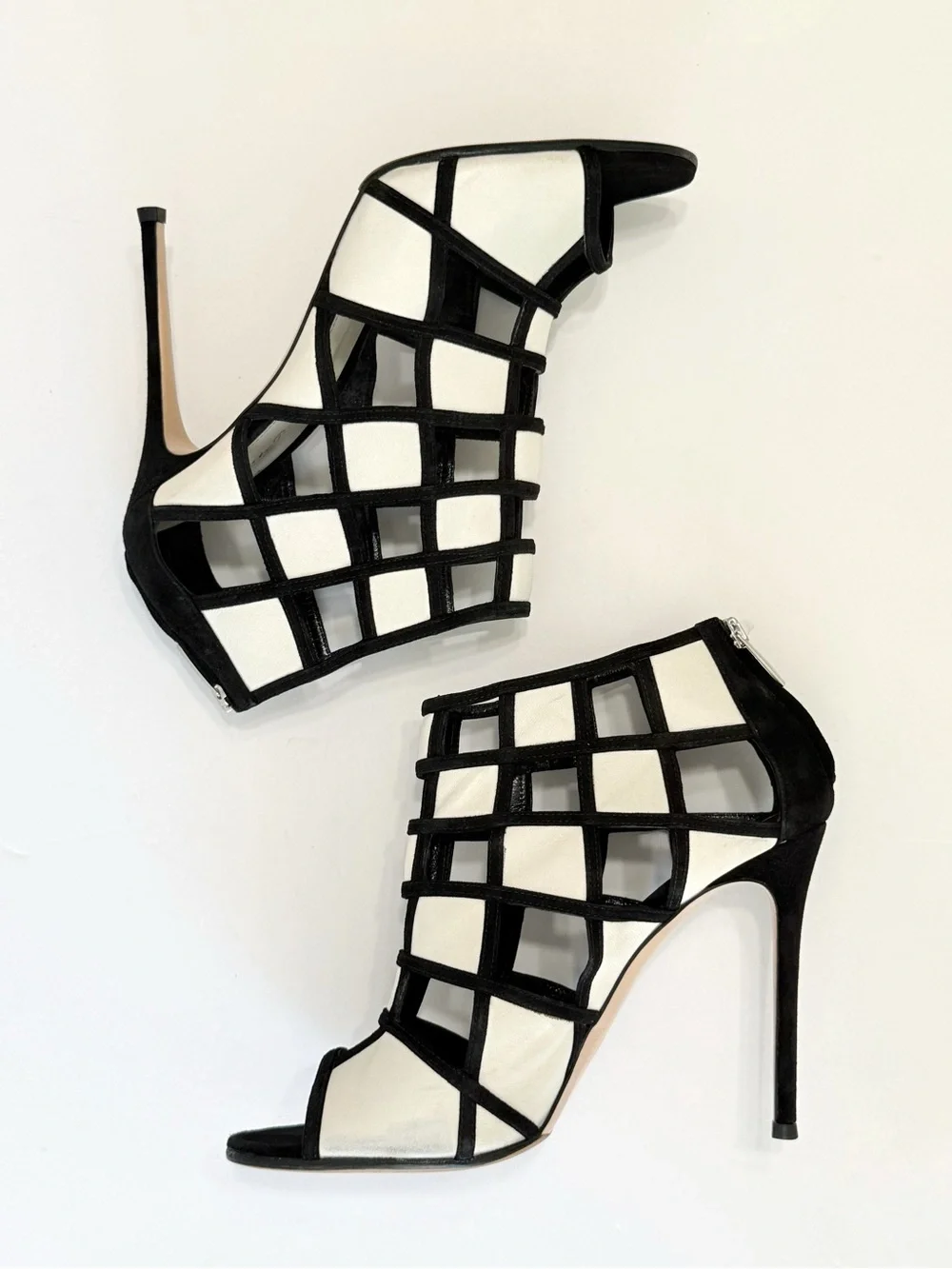 GIANVITO ROSSI BLACK SUEDE WHITE LEATHER SQUARE CUTOUT OPEN TOE BOOTIE HEELS - Picture 4 of 12